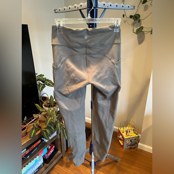 Lululemon Scenic Route Leggings in EUC - Picture 7 of 16